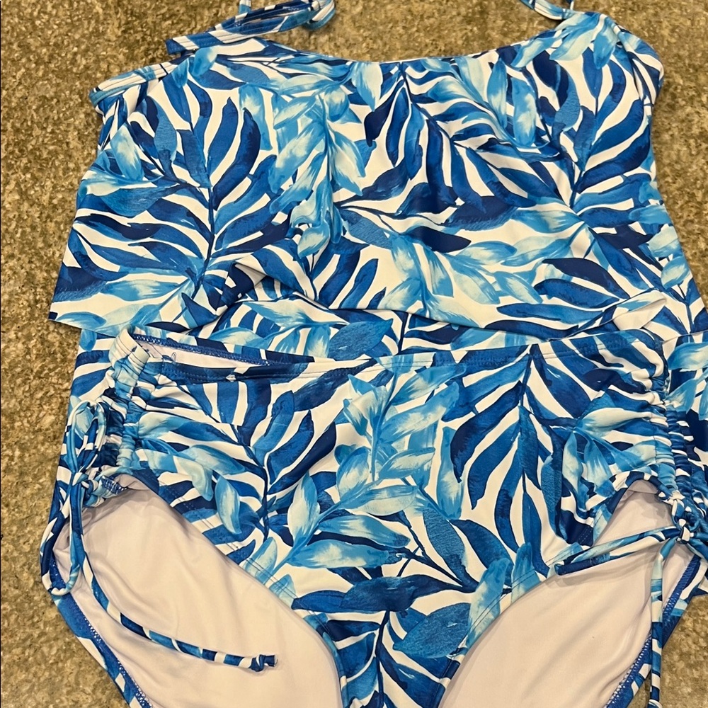 Stella Parker Blue Tropical Leaf 2 piece Tankini Set in Size Large